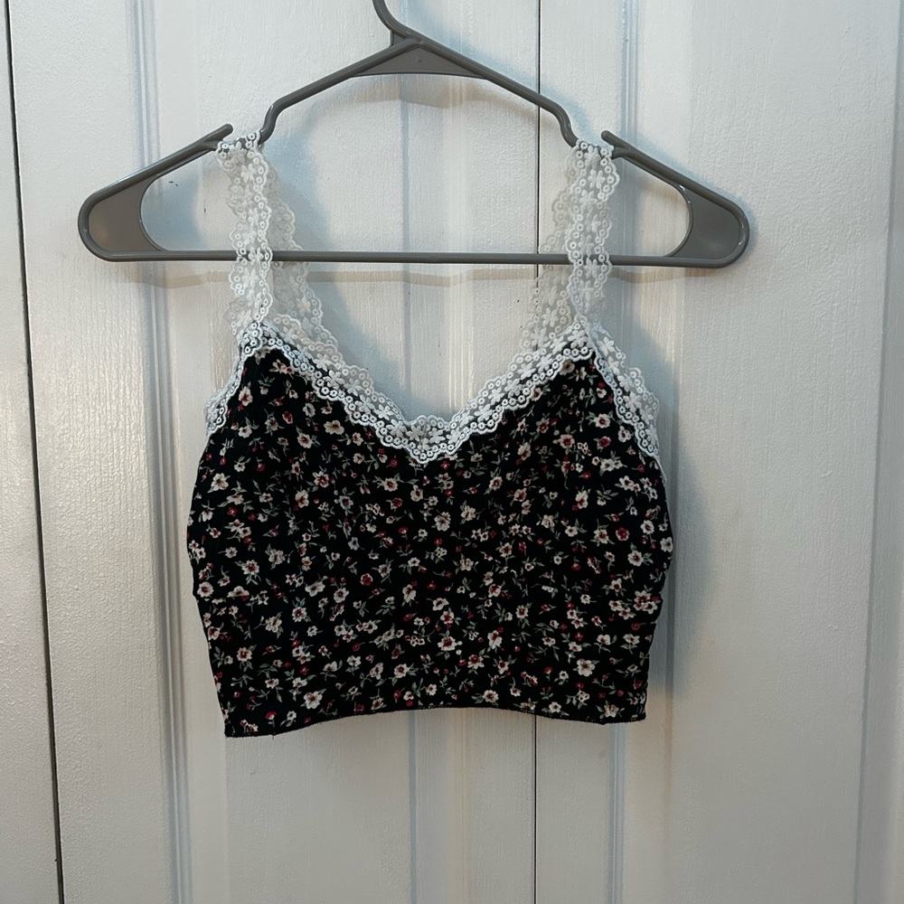 Floral Lace Trim Crop Top